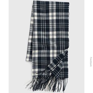 Gap winter scarf.  NWT